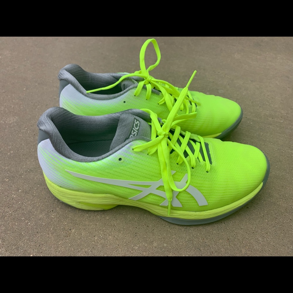 Women’s ASICS gel running shoe. Never worn size 8